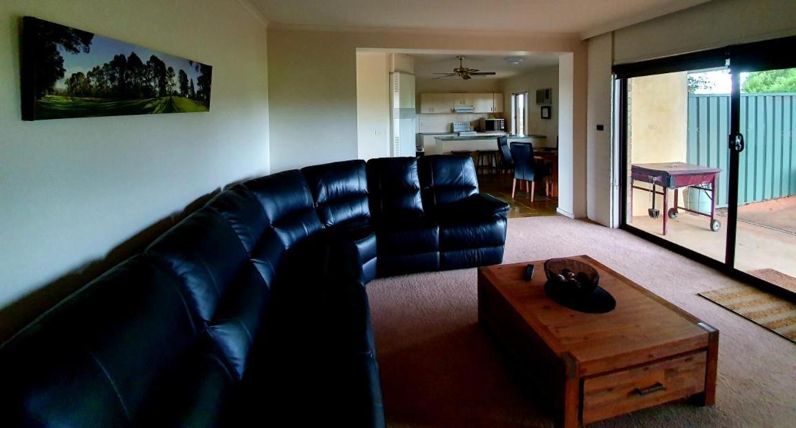 Shepparton Golf Motel Екстериор снимка