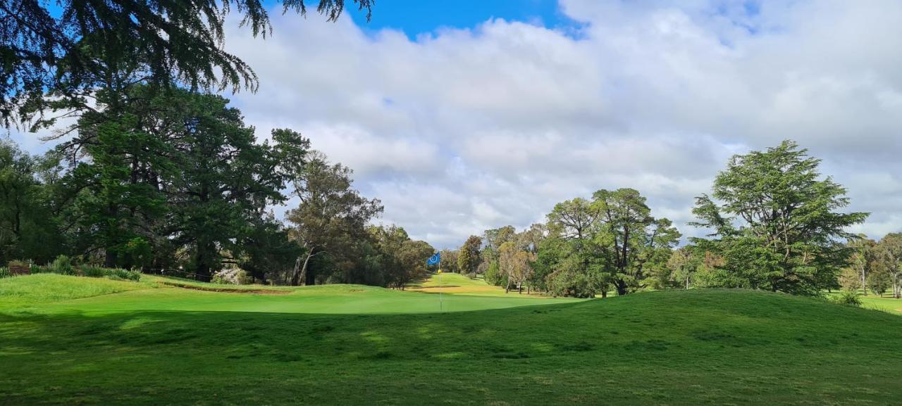 Shepparton Golf Motel Екстериор снимка